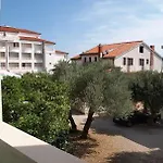 Mira *